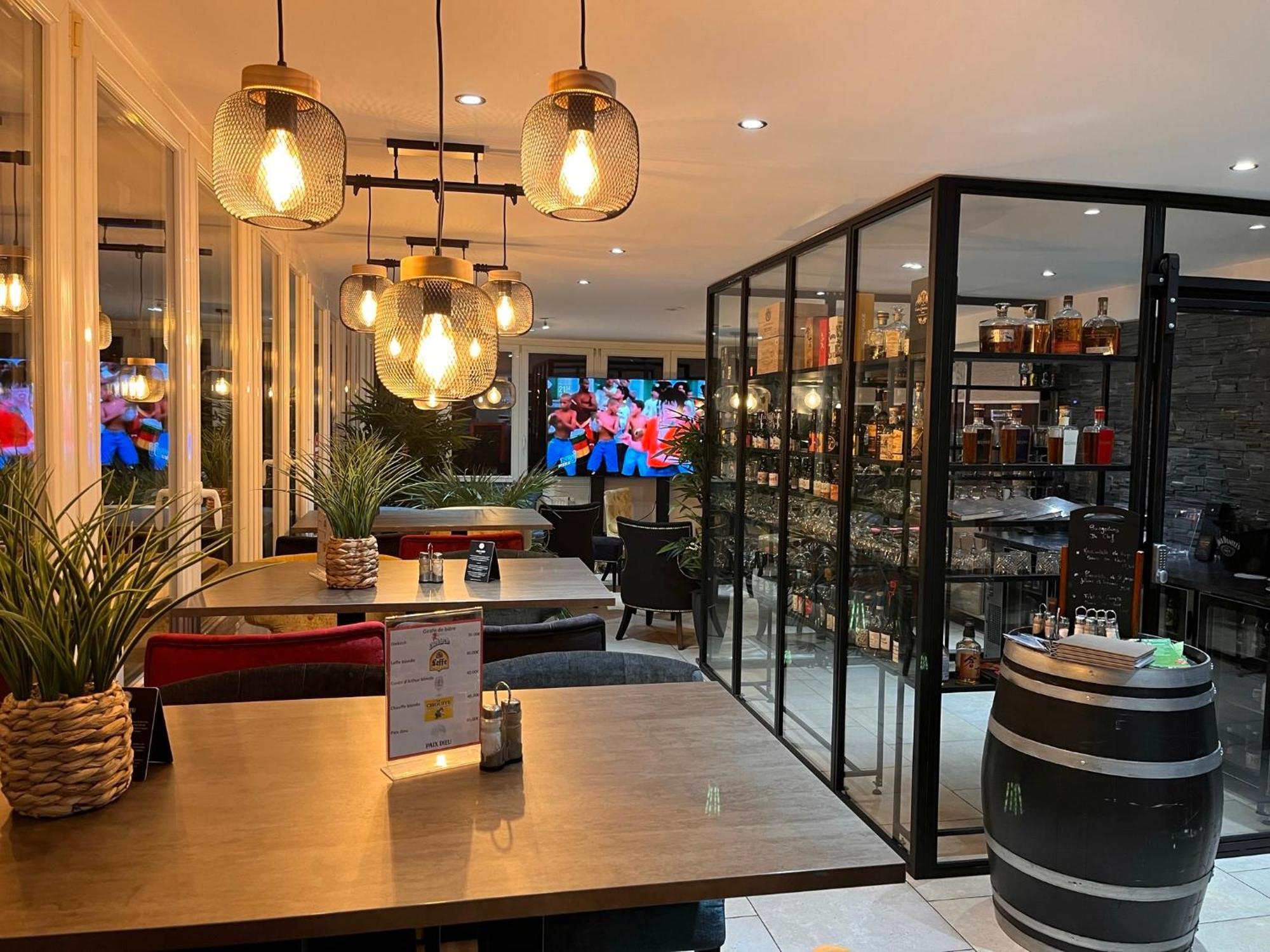 Hotel Restaurant Robinson Haybes エクステリア 写真